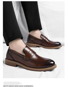 Chaussures mocassins homme en cuir marron rétro décontractées chaussures de ville élégantes.