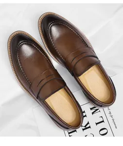 Chaussures mocassins homme marron en cuir style classique casual business style.