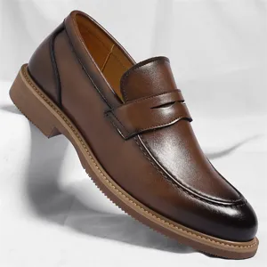 Chaussures homme mocassins casual en cuir marron vintage confortables et elegantes