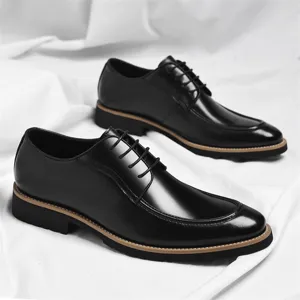 Men's formal business leather shoes lace-up black dress shoes for professional work.