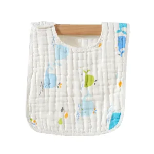 Bavoir bébé en gaze de coton douce avec imprimé baleine, confortable et absorbant pour repas.