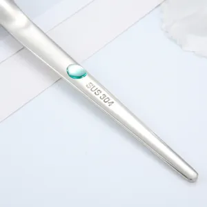 Stainless steel spoon handle close-up, premium 304 material coffee and dessert spoon main.