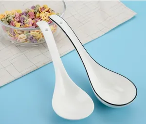 Cuchara de sopa de cerámica creativa con mango largo, vajilla de porcelana para hogar.