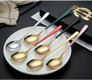 Set di cucchiai coreani in acciaio inossidabile 304 colorati per la cucina di casa.