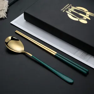Elegante set di cucchiaio e bacchette in acciaio inossidabile stile coreano verde scuro oro
