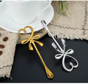 Cuillère à café en acier inoxydable avec cœur et nœud, cuillère suspendue créative pour cadeaux.