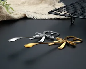 Cuillère à café en acier inoxydable avec nœud d'amour créatif, cuillère à mélange élégante.