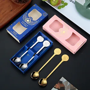Precioso set de cucharas para café de acero inoxidable con elegante caja de regalo dorada.
