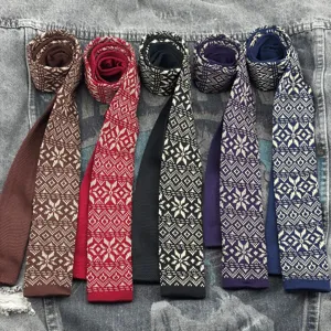 Cravatta Lavorata a Maglia con Fiocco di Neve Geometrico Fair Isle Vintage Uomo Donna Inverno Casual Retro Testa Piatta Accessorio Moda