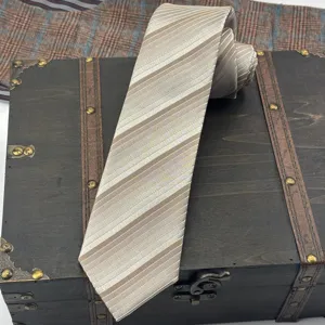Corbata a rayas tejida de lujo para hombre, 8 cm de ancho, marrón champán estilo old money.