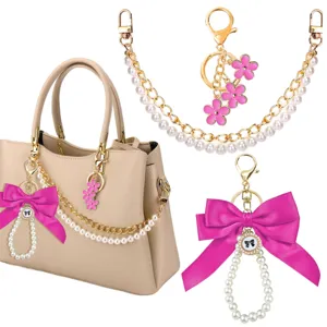 Elegante parel dubbele ketting tasriem en roze strik bloem sleutelhanger detailweergave