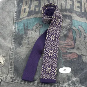 Cravata in maglia Fair Isle retrò per uomo e donna, elegante accessorio invernale.