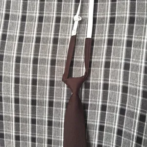 Corbata marrón preatada con correa elástica ajustable, accesorio para camisa de estilo estudiante