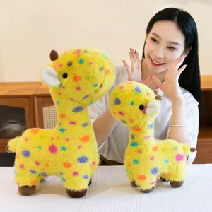 Süßes Plüsch Giraffe Kuscheltier, weiche bunte Pünktchen Reh Puppe als Kinder Kissen.