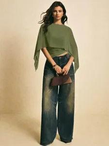 Detalle top gasa capa mangas, diseño dobladillo irregular elegante, estilo moderno chic.