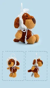 Grazioso ciondolo in peluche bassotto vista dettagliata, morbido animaletto per borsa.