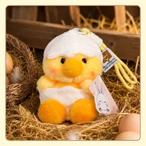 Lindo colgante de peluche de pollito en cáscara de huevo, muñeca suave con cuerda para mochila.