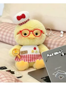 Jolie peluche canard jaune avec lunettes et toque de chef, jouet doux et mignon cadeau d'anniversaire.