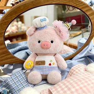 Süßes rosa Plüschschwein Puppe Spielzeug mit Kochmütze und karierter Schürze als Geschenk.
