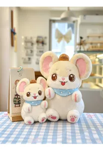 Vista detallada de peluche de ratón castaña dulce, muñeco de peluche suave regalo niño.