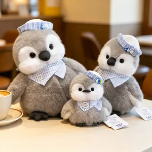 Schattige grijze pinguïn pluche speelgoed set met matrozenhoed, zachte knuffelpop voor kinderkamer.