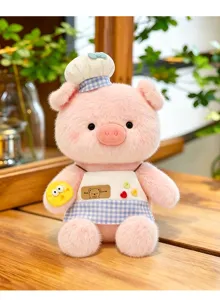 Gros plan détaillé de la mignonne poupée de cochon en peluche rose avec toque de chef et tablier.