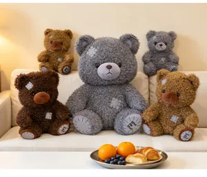 Retro gekrulde patch teddybeer pluche speelgoed detailweergave, zacht knuffelkussen.