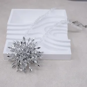 Exquisite crystal flower pendant necklace, sparkling beaded clavicle chain detail display.