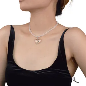 Elegant transparent heart pendant necklace for women, niche design clavicle chain jewelry.