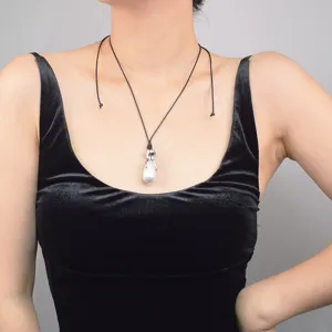 Collier pendentif perle baroque avec cordon noir long fermoir métallique chaîne de pull
