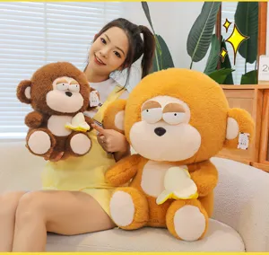 Weicher Bananen Affe Plueschtier Detailbild, niedliche Stoffsocke Puppe fuer Kinder Zimmer.