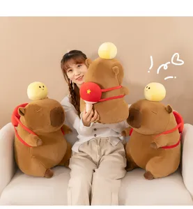Schattige capybara pluche knuffel met tafeltennis rugzak detail, zachte stoffen pop.