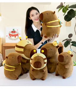 Adorable peluche capybara avec costume d'abeille, poupee en peluche douce, cadeau ideal pour enfants.