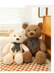 Grand ours en peluche jouet avec joli nœud papillon, poupée douce en peluche détail.