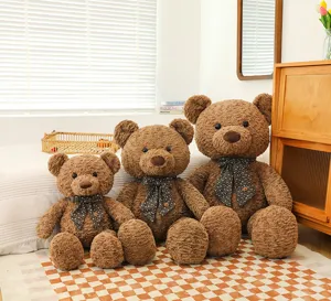 Vue de scène détaillée d'adorables ours en peluche bruns avec des nœuds floraux, jouets.