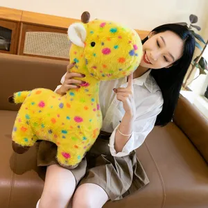 Süßes gelbes Giraffen Plüschtier weiches Kuschelkissen für Kinder und Baby Dekoration.