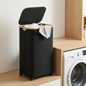 Cesto portabiancheria mobile con coperchio, contenitore in tessuto nero con telaio in bambù.