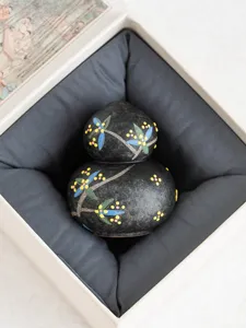 Portainciensos de cerámica en forma de calabaza en caja de regalo, elegante diseño floral negro.