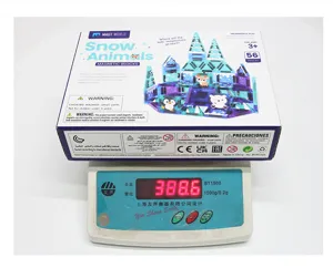 Gedetailleerd overzicht van mini magnetische blokken sneeuw dieren thema set, draagbaar DIY speelgoed.