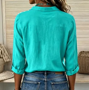 Türkisfarbenes Langarm Leinenhemd für Damen, stylischer Reverskragen Rückseite Detail.