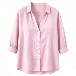 Rosa Baumwoll-Leinen V-Ausschnitt Bluse Detail mit Reverskragen und weiße Knöpfe vorne.