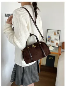 Retro bruine suède schoudertas voor dames, chique stijlvolle handtas met handvat.