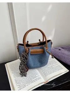 Γαλλικού στιλ τσάντα bucket από denim για γυναίκες, σικ τσάντα χιαστί με χερούλι.