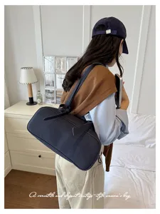 Casual retro solid color boston shoulder bag for women, versatile vintage commuter handbag.