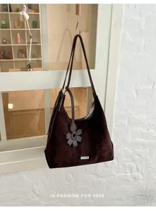 Minimalistiki vintage souet tsanta tote, stylati megali tsanta omou gia gynakes tora.