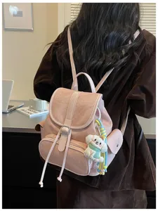 Stijlvolle roze dames rugzak casual dagelijks woon-werkverkeer reizen dagrugzak met pluche hanger.