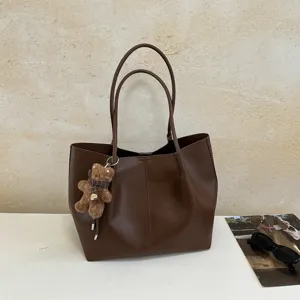 Bolso Tote de Mujer de Gran Capacidad de Cuero PU Bolso de Hombro Casual Retro Con Colgante de Oso de Peluche Pespuntes Minimalistas