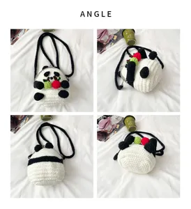 Sac bandoulière panda au crochet fait main avec fermoir en métal, joli sac en peluche noir et blanc.