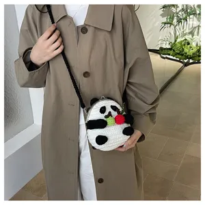 Détail du sac bandoulière panda au crochet avec fermeture fermoir et charmants fruits mignons
