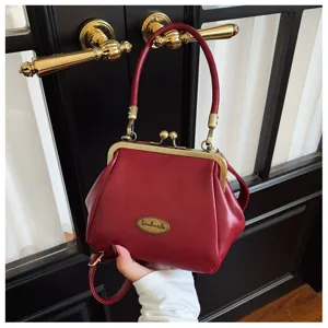 Vintage red kiss-lock retro crossbody shoulder bag mini fashion handbag for women autumn style.
